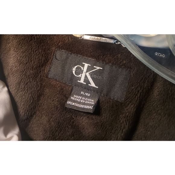 Women's Down Puffer Jacket - Picture 13 of 15